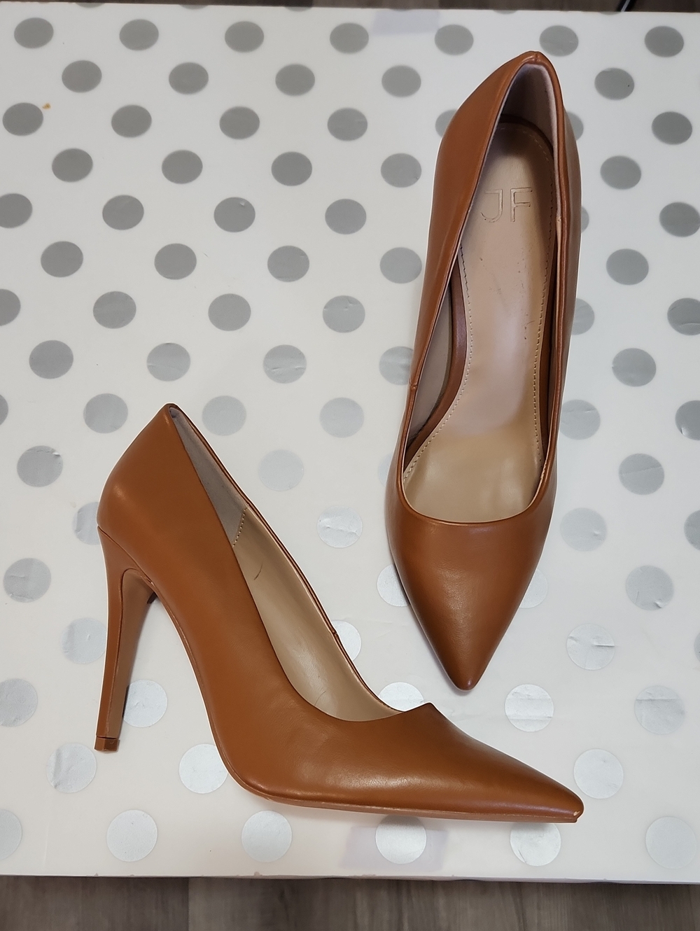 8.5 like new heels
